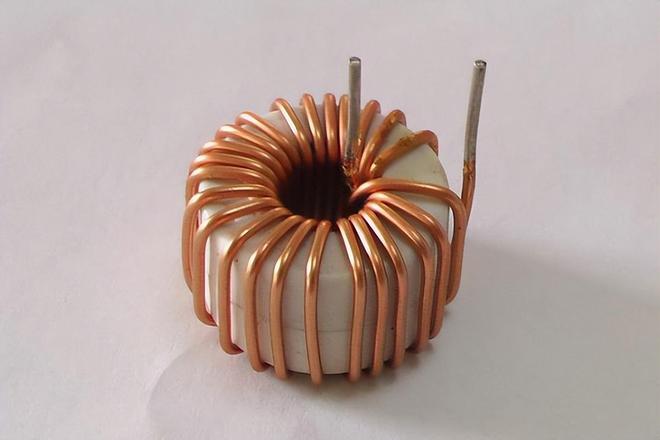 电感:电子世界的“磁能弹簧”(图4)