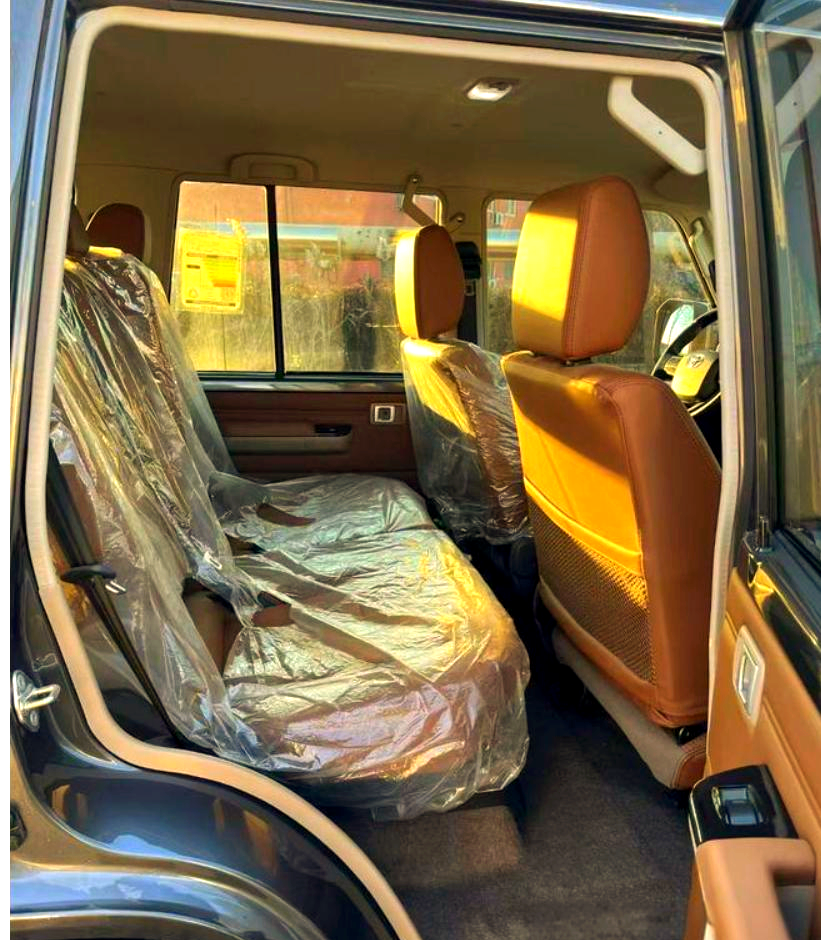 平行进口25款丰田酷路泽LC76满配梅花等天津港现车来了(图6)