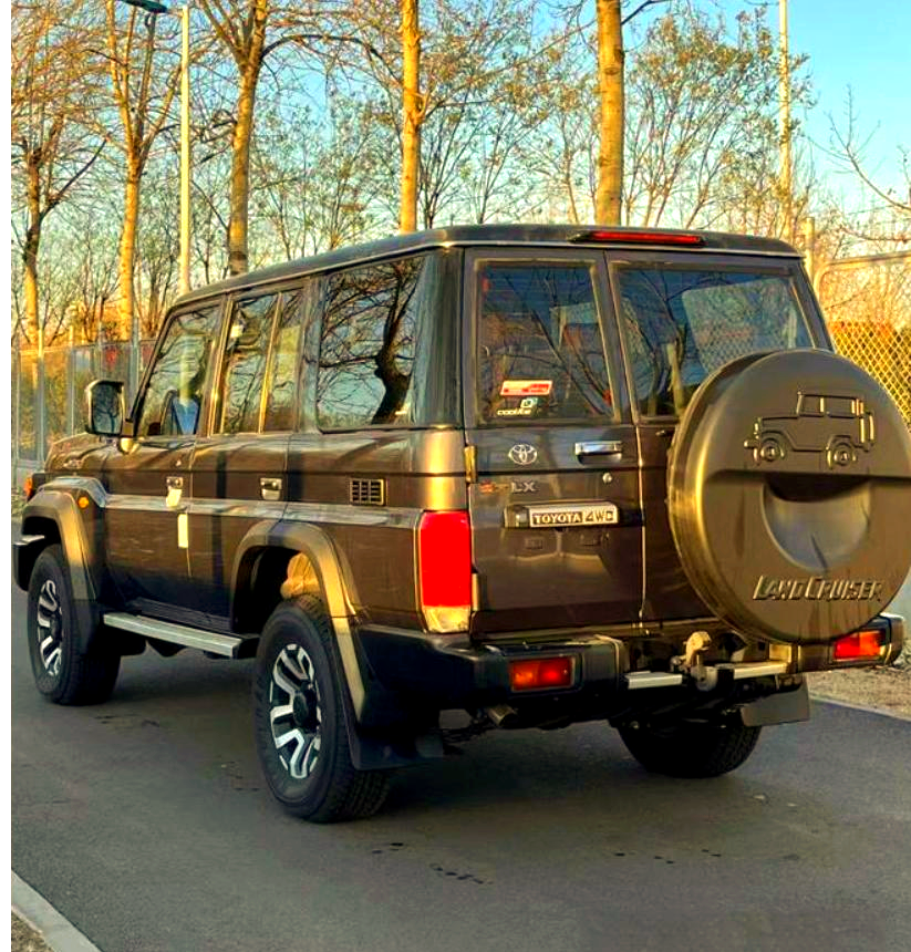 平行进口25款丰田酷路泽LC76满配梅花等天津港现车来了(图8)